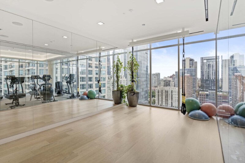 Building Photo - 13 E Huron St