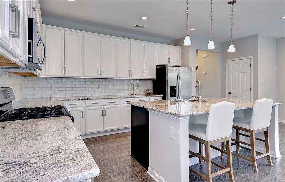 Building Photo - 4715 Minutemen Way