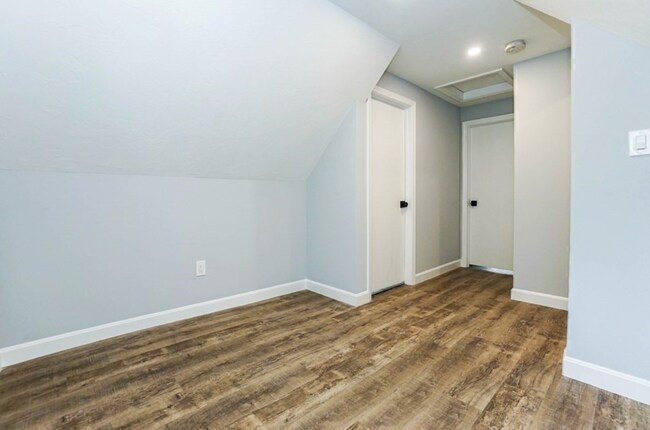 Building Photo - 12 Settlers Ln