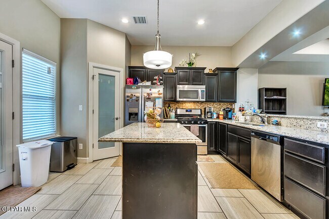 Building Photo - 14677 Rockbridge