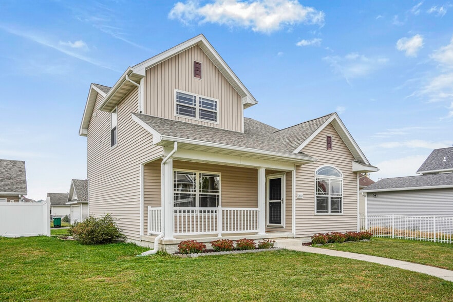 Primary Photo - 2823 SW Reunion Dr