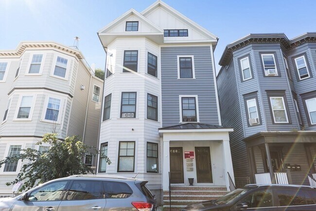 Building Photo - 719 E 2nd St