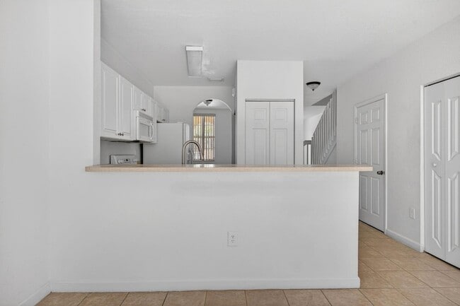 Building Photo - 1575 NE 33rd Ave