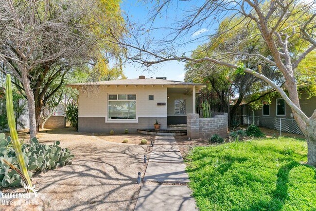 Building Photo - Charming 2Bdm 2Ba Home with Modern ADU in Uptown Phoenix!