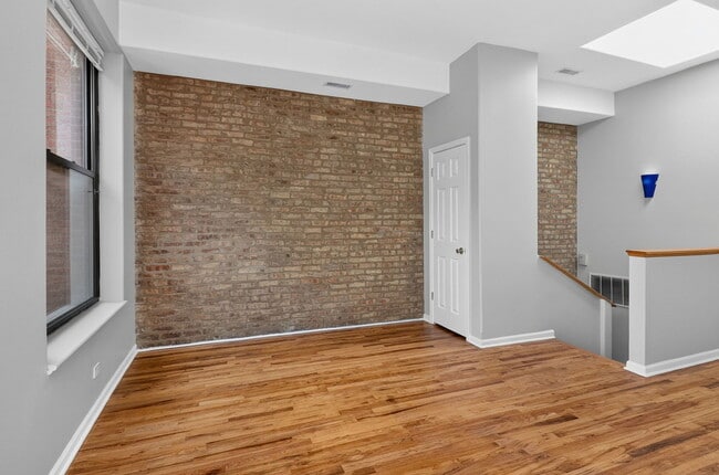 Building Photo - 1422 W Taylor St