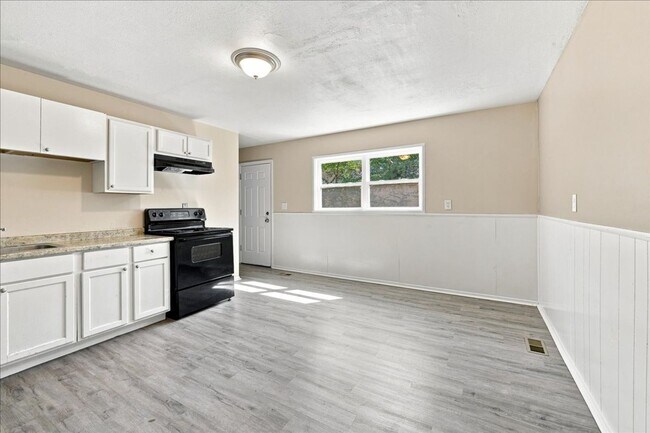Building Photo - 3743 Breen Dr