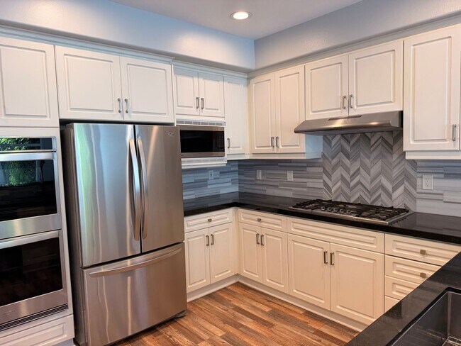 Building Photo - 2872 La Plata Dr