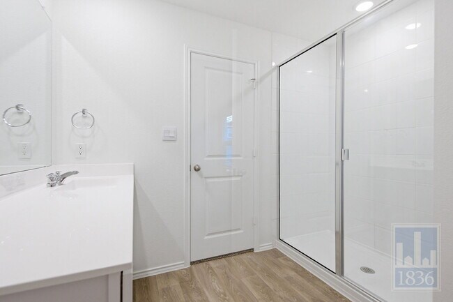 Building Photo - 306 Constanza Trl