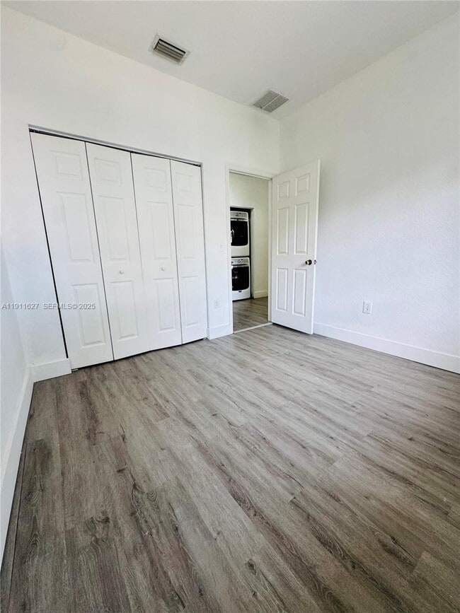 Building Photo - 364 NE 25th Pl