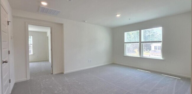 Building Photo - 119 Gamay Dr