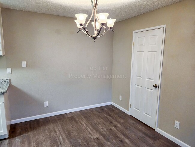 Building Photo - Beautiful 2 bed / 2 bath / 1,100 sqft Cond...