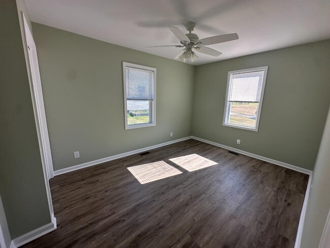 Building Photo - 1468 Bristol Caverns Hwy