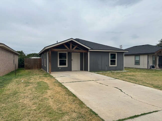 Primary Photo - Modern 3/2 in Abernathy, TX