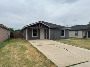 Building Photo - Modern 3/2 in Abernathy, TX