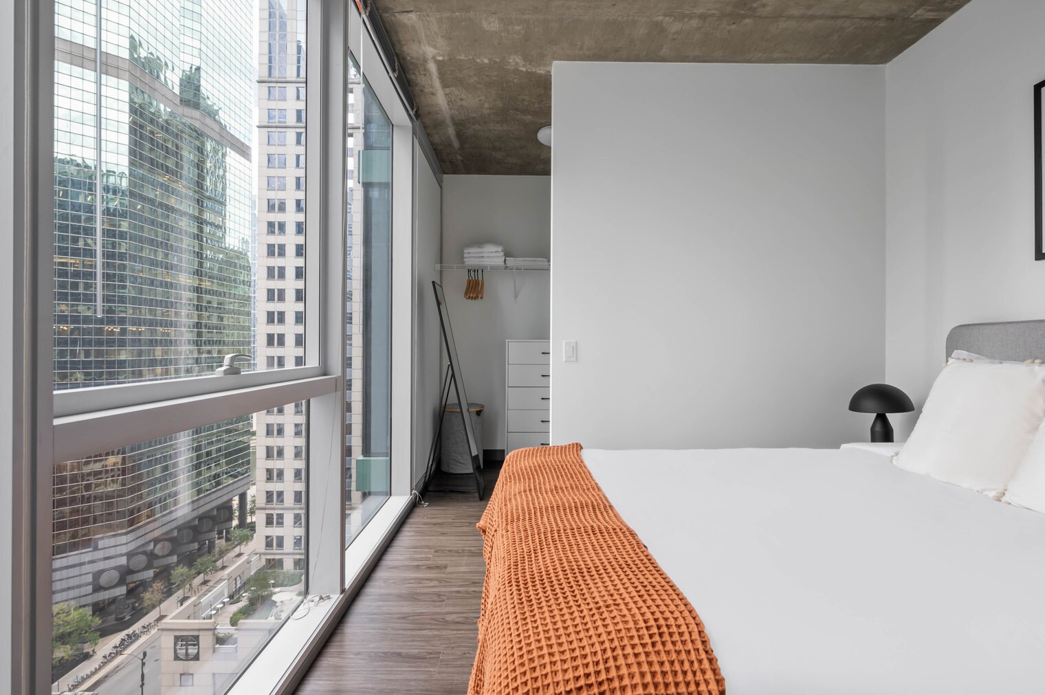 Building Photo - 215 W Lake St