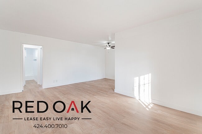 Building Photo - 919 S Lake St