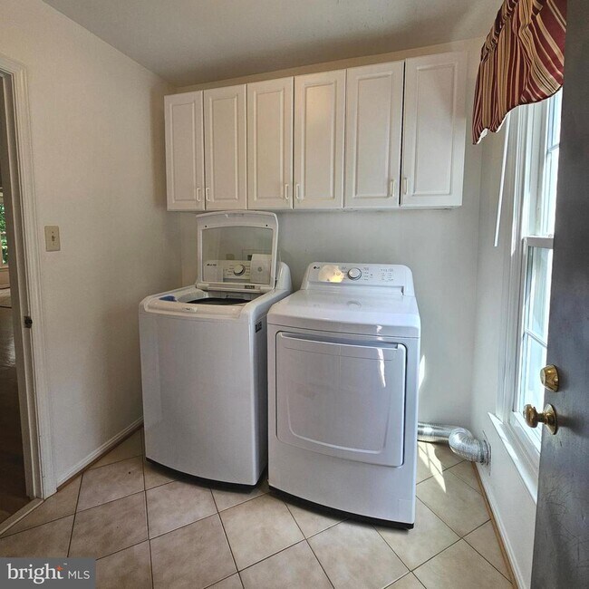 Building Photo - 6004 Station View Ct