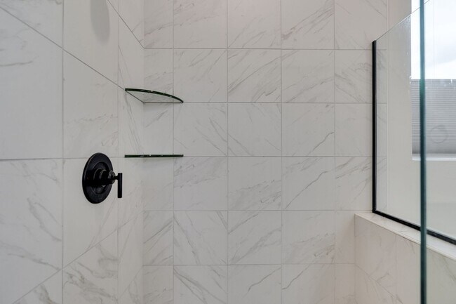 Building Photo - 945 Pleasant Ridge Run