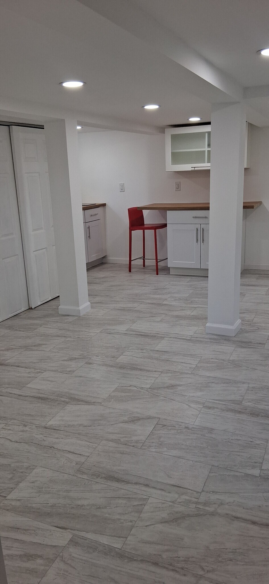 Building Photo - 28 Pineoaks Pl