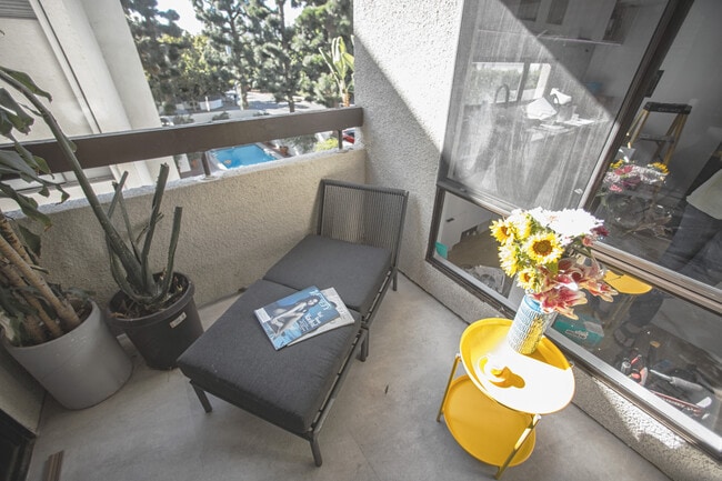 Building Photo - 8380 Waring Ave