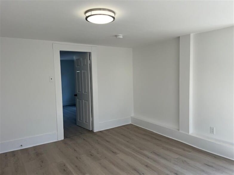 Building Photo - 8 6th St