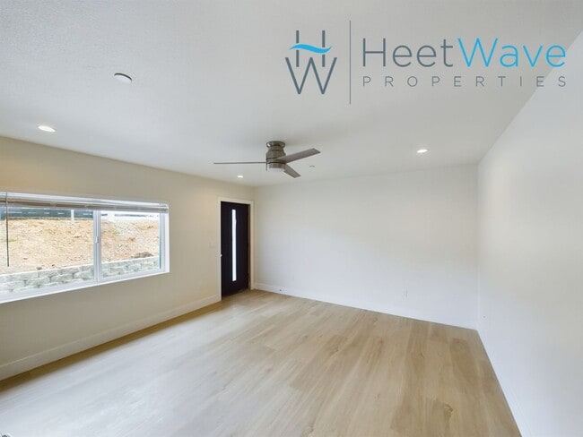 Interior Photo - 5061 72nd St