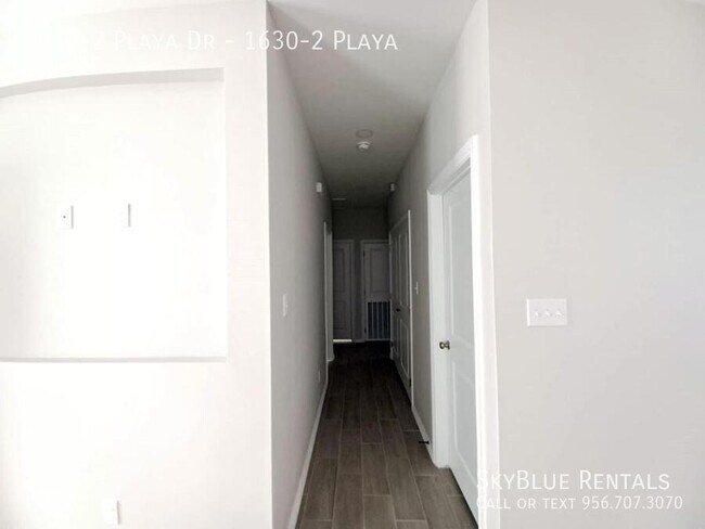 Building Photo - 1630-2 Playa Dr-1630-2 Playa