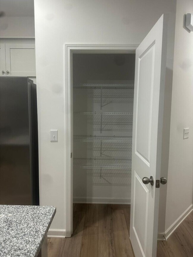 Building Photo - 2482 Van Fleet Cir