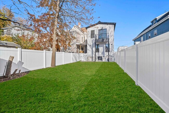 Building Photo - 25 Lembeck Ave