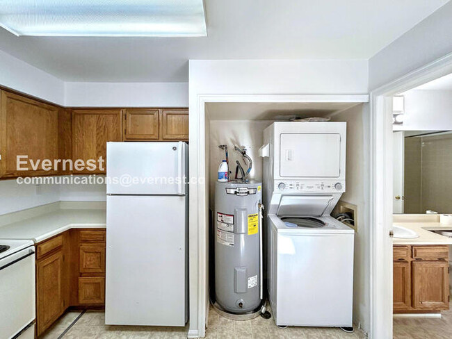 Building Photo - 3700 Iguana Dr