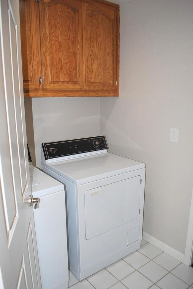 Building Photo - REDUCED ! Updated Detached Home in Gated F...