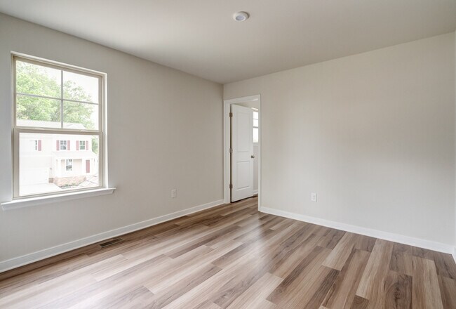 Building Photo - 305 Northfield Hts Ln