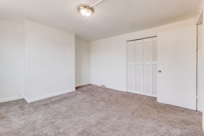 Building Photo - AVAILABLE August 2026 - Beautiful 2+ Bedroom Home w/ Updates Throughout!