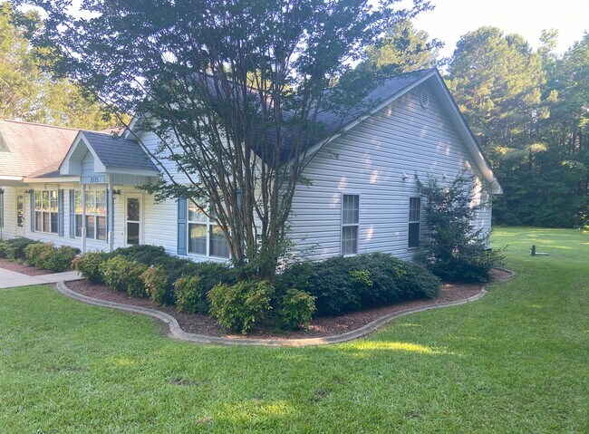 Building Photo - 1515 Barbour Rd