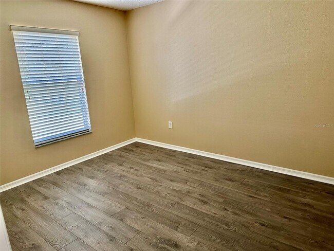 Building Photo - 536 Lakeview Dr