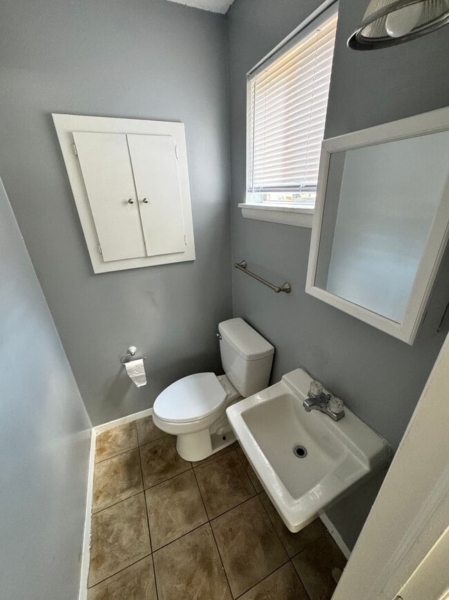 Building Photo - Spacious 3 Bed 1.5 Bath in Henrico