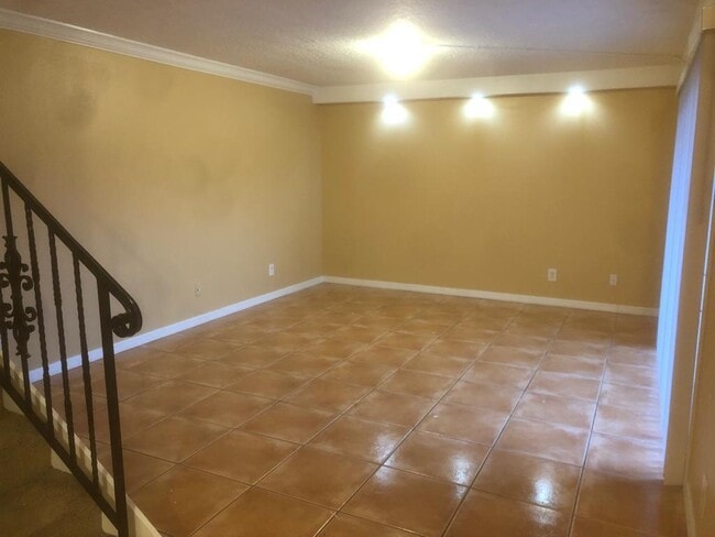 Building Photo - 1717 Vista Oaks Cir NE