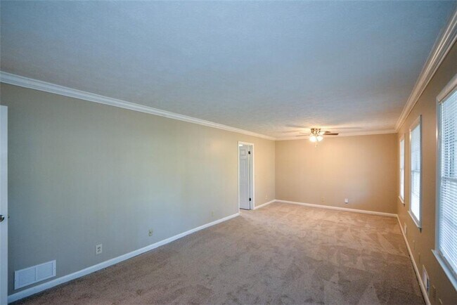 Building Photo - 1316 White Oak St SE