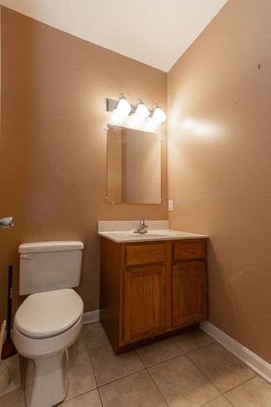 Building Photo - 127 Banksville Pl