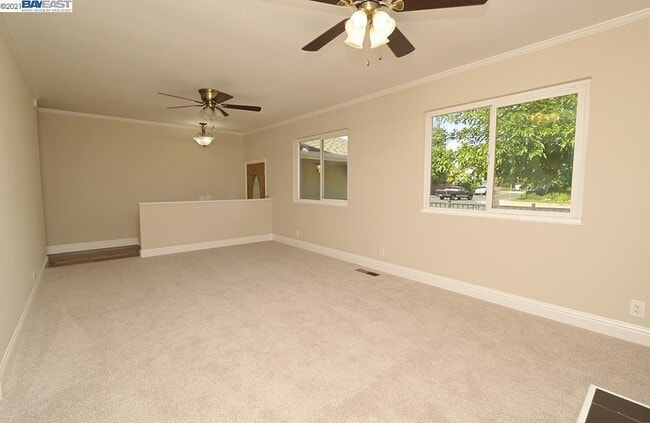 Building Photo - 560 Murdell Ln