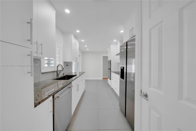 Building Photo - 13232 SW 52nd Terrace