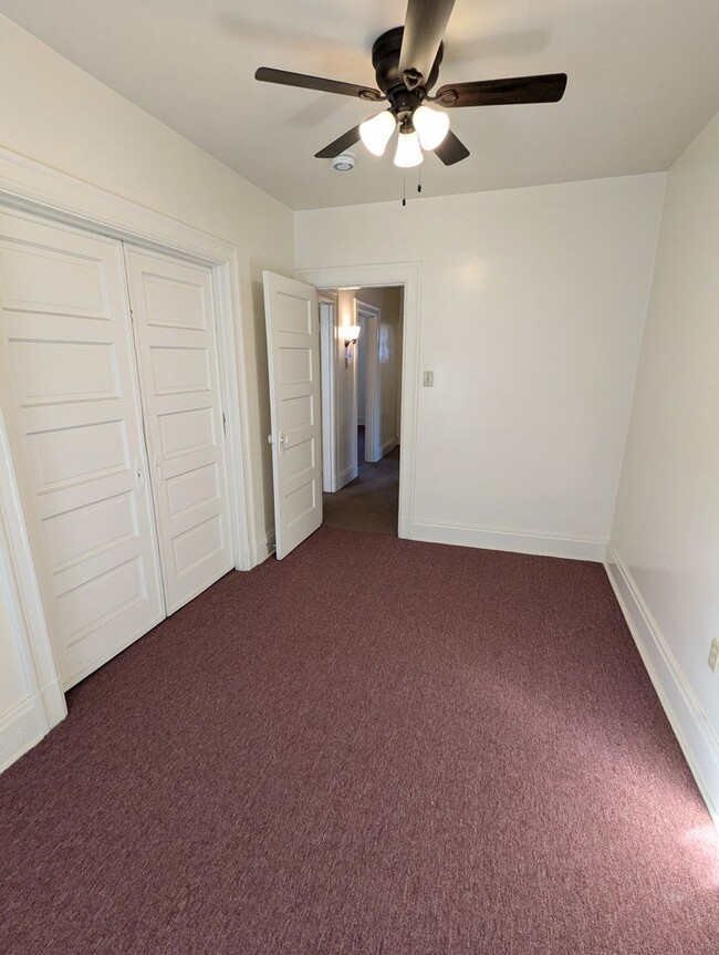 Building Photo - 3 Bedroom 1.5 Bathroom Fresh Renovation wi...