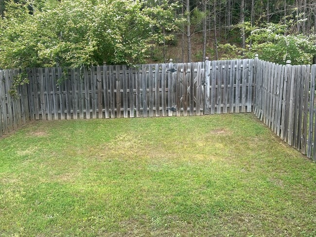 Building Photo - 122 Singapore Cir