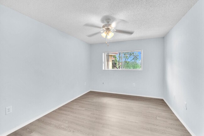 Building Photo - 6881 NW 173rd Dr