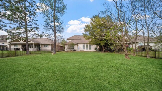 Building Photo - 9219 E Lakeside Dr