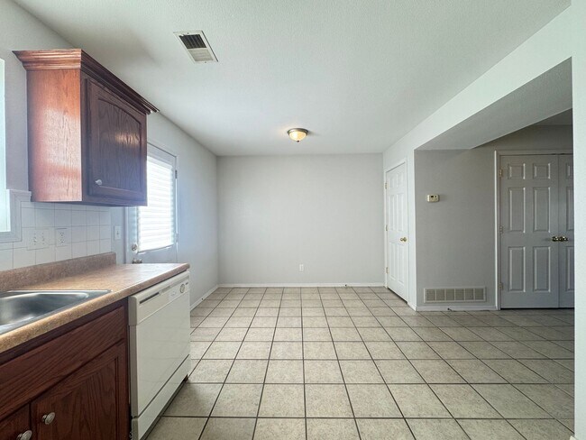 Building Photo - 24430 Sounder Ln