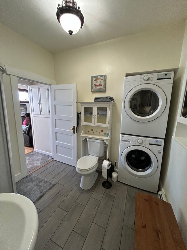 Building Photo - 410 N Washington St