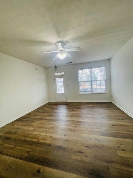 Building Photo - 3709 Hutchinson Trace Dr