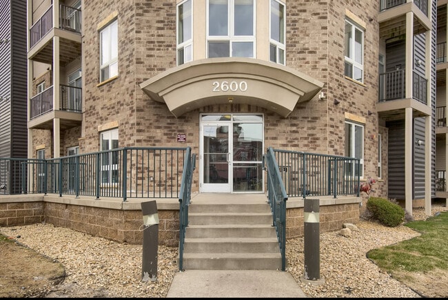 Building Photo - 2600 University Ave SE