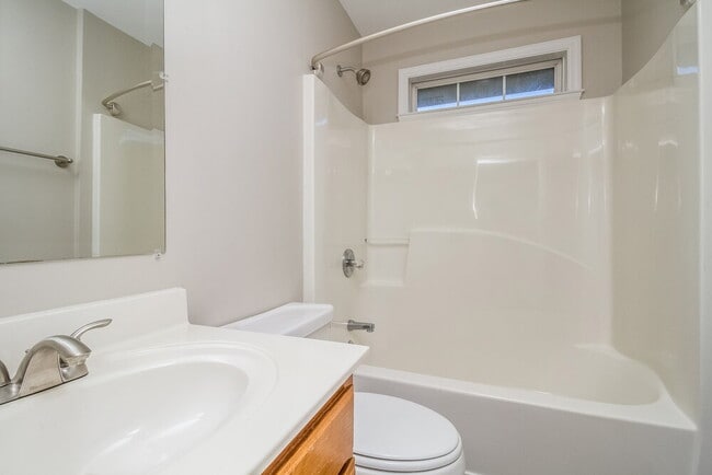 Building Photo - 128 Cedar Forest Dr